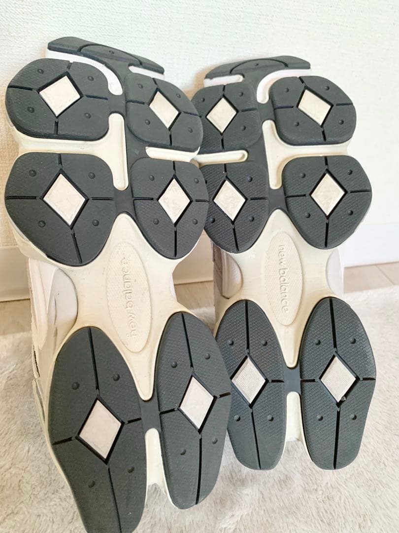 New Balance 9060 ホワイト/ネイビースニーカー