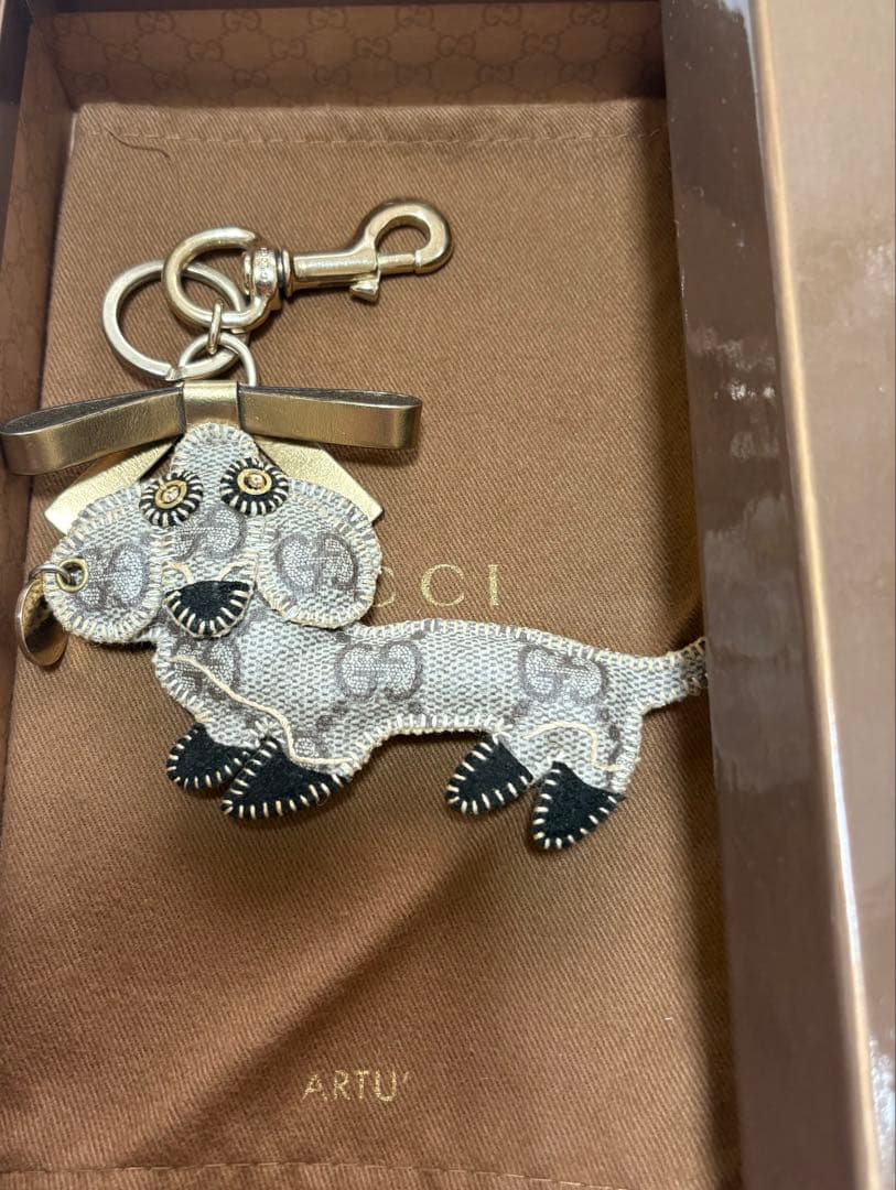 Gucci 犬型キーホルダー 未使用箱有りショップカード有り松坂屋で購入。