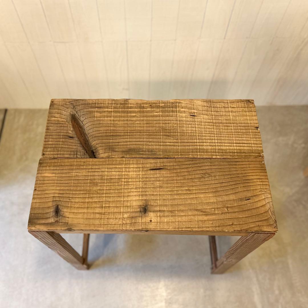 古材のテーブル