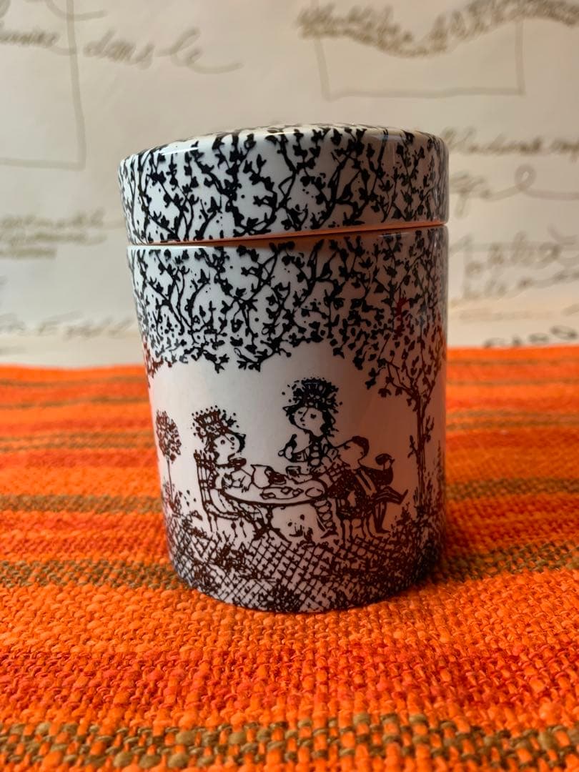 ビヨンヴィンブラッド　ビンテージのニモール窯の蓋物小物入れ！絵柄が可愛いです！