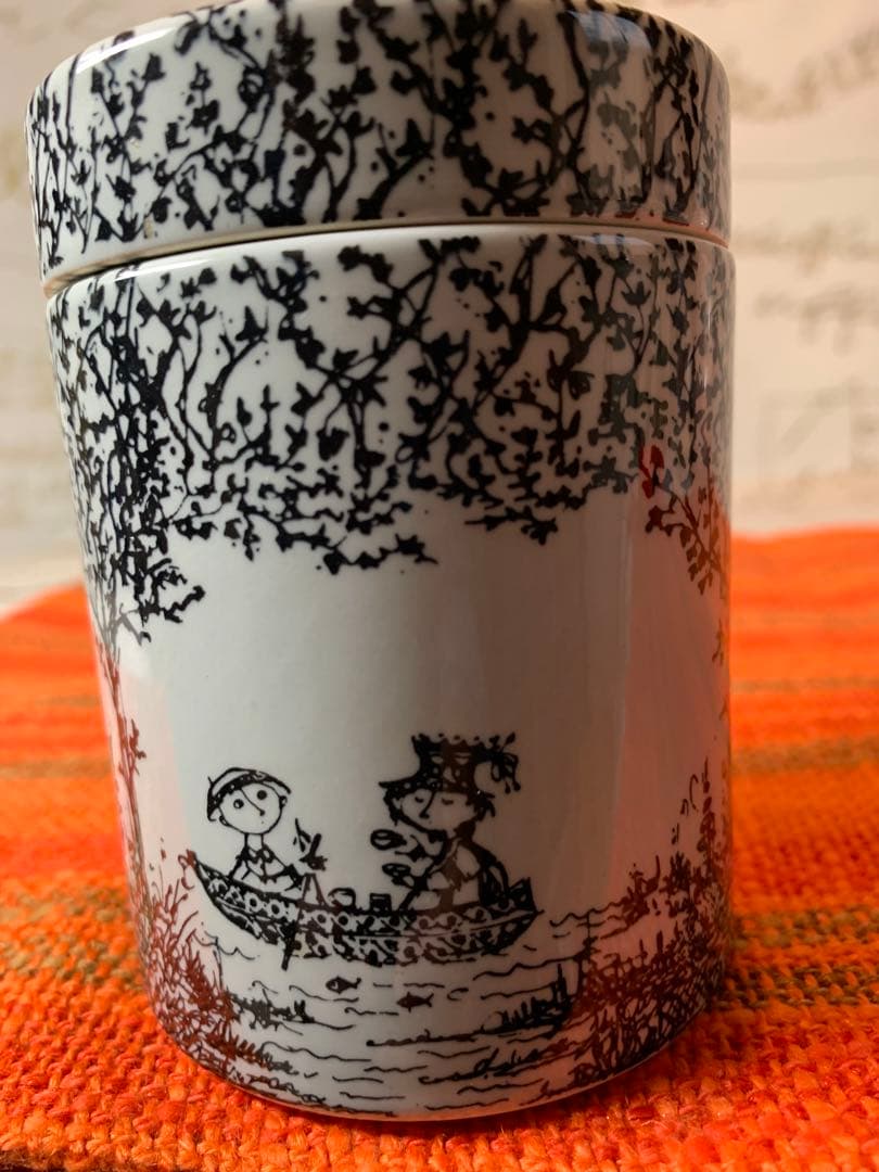 ビヨンヴィンブラッド　ビンテージのニモール窯の蓋物小物入れ！絵柄が可愛いです！