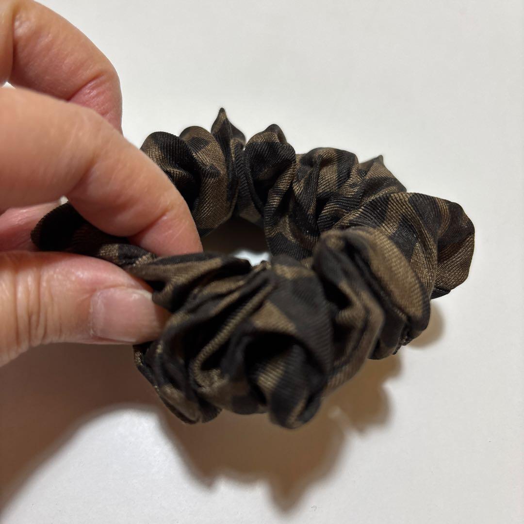 FENDI 今期購入　シュシュ　ズッカ柄/ブラウン