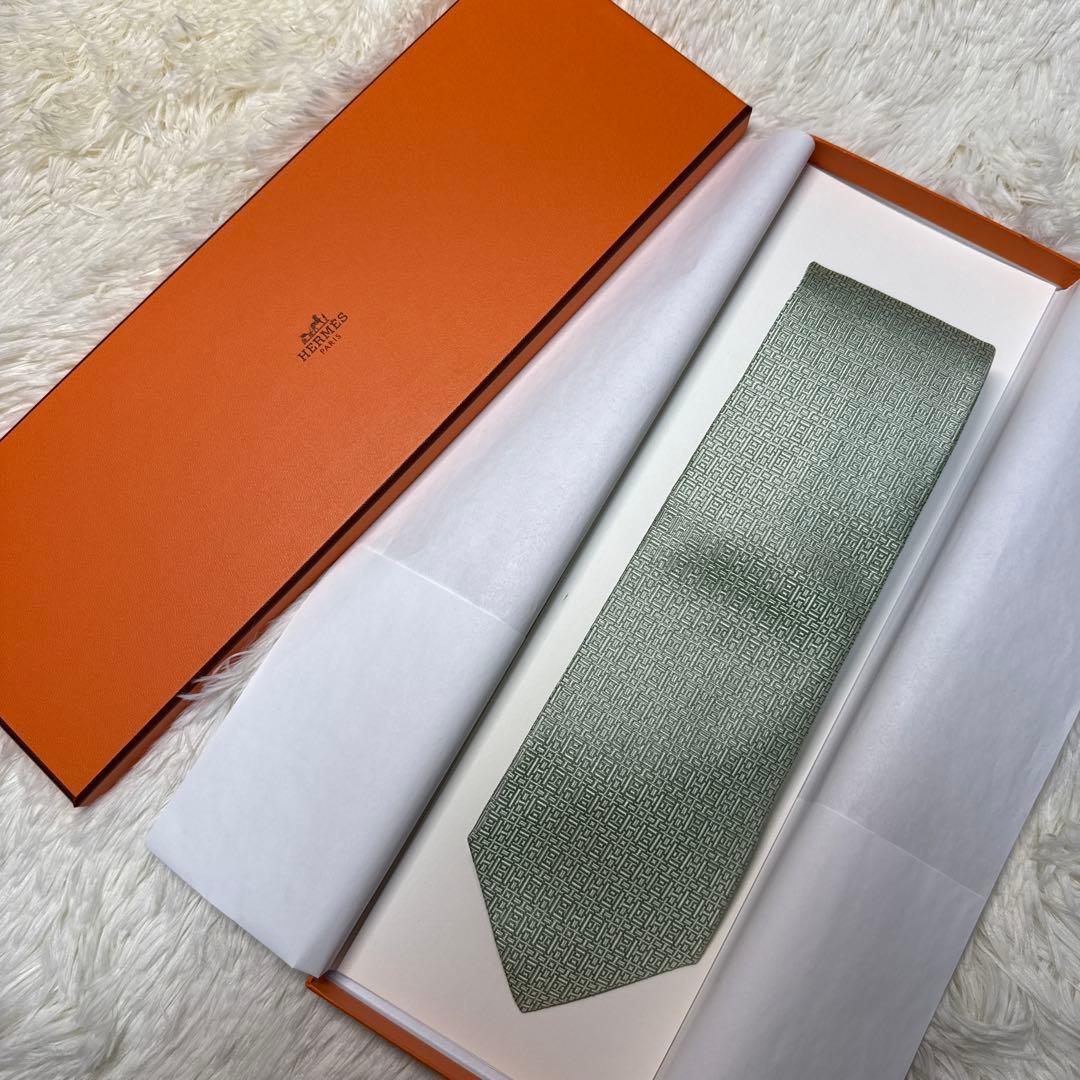 【未使用品】HERMES ネクタイ　シルク　エルメス　箱付き　H柄
