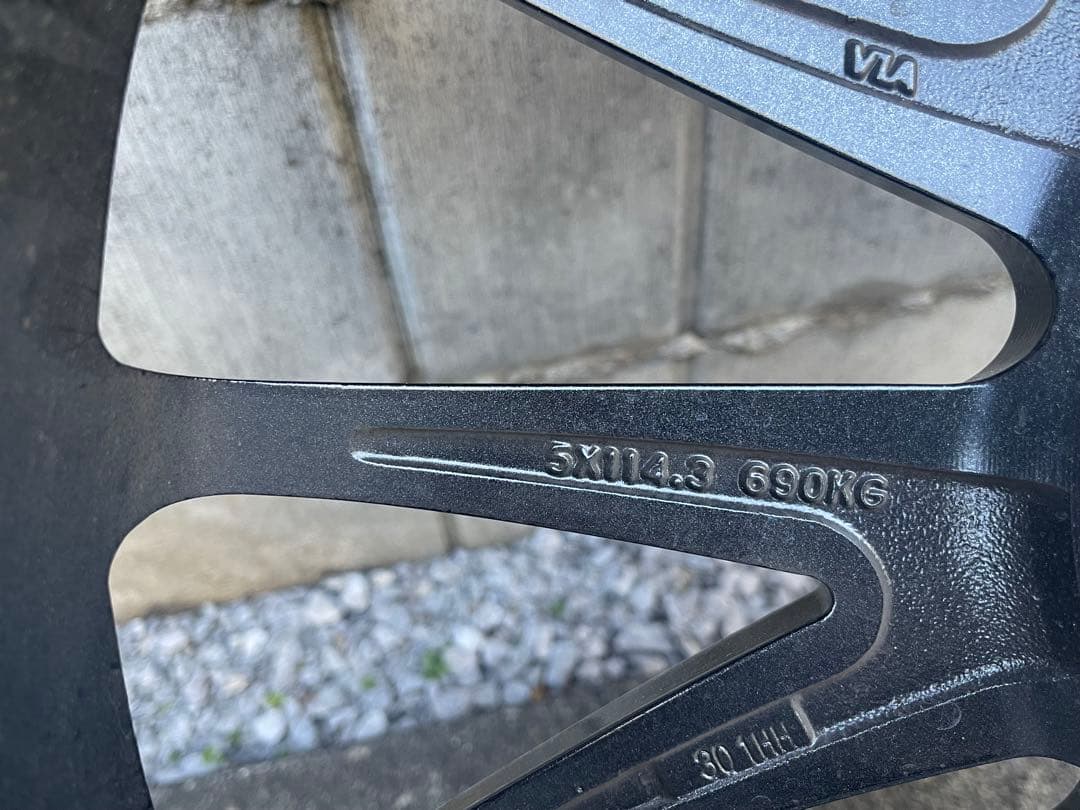 日産ARIYA スタットレスタイヤホイールセット　235/55R19