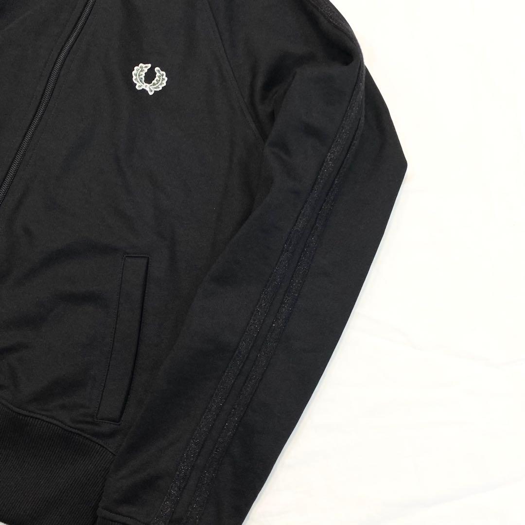 極美品✨ FRED PERRY トラックジャケット 月桂樹 短丈 ブラック