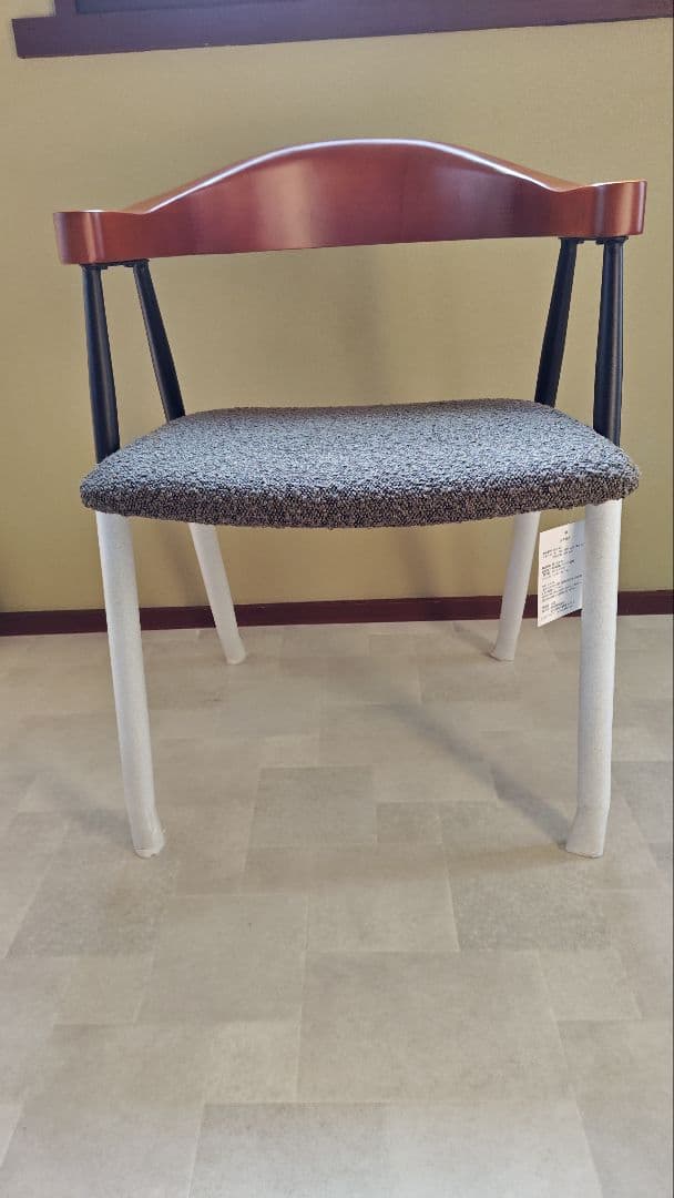 ☆カ−ブが美しいチエア (新品)未使用−送料込み