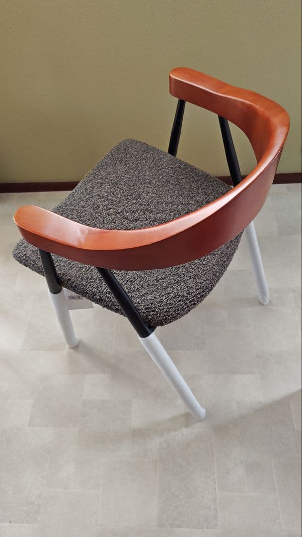 ☆カ−ブが美しいチエア (新品)未使用−送料込み