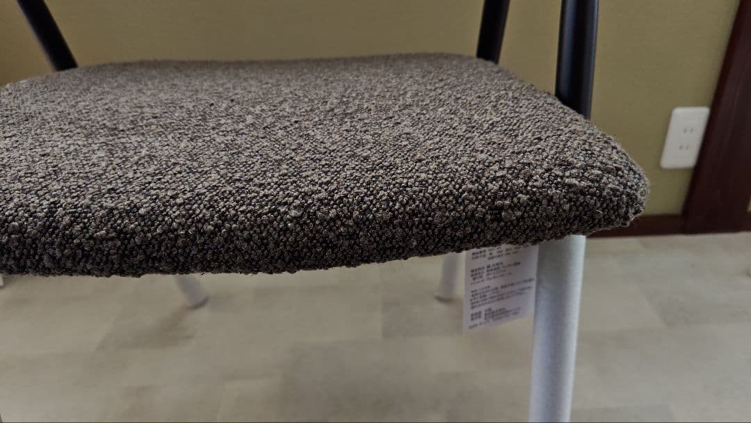 ☆カ−ブが美しいチエア (新品)未使用−送料込み