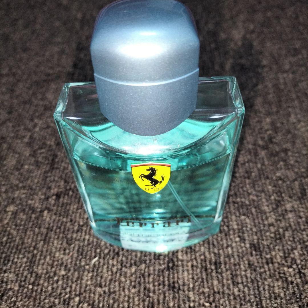 Ferrari Light Essence 香水