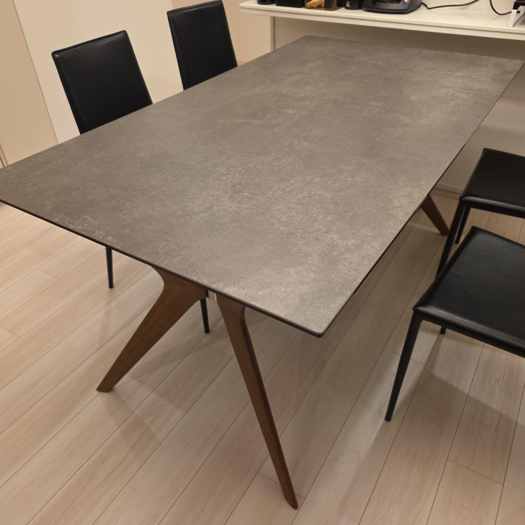 カリガリス トーキョー セラミックダイニングテーブル