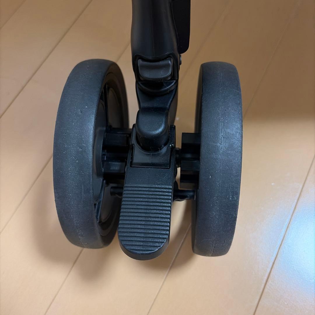 美品　2024年 ラクーナクッションフリープラスAC グレージュ 2197390