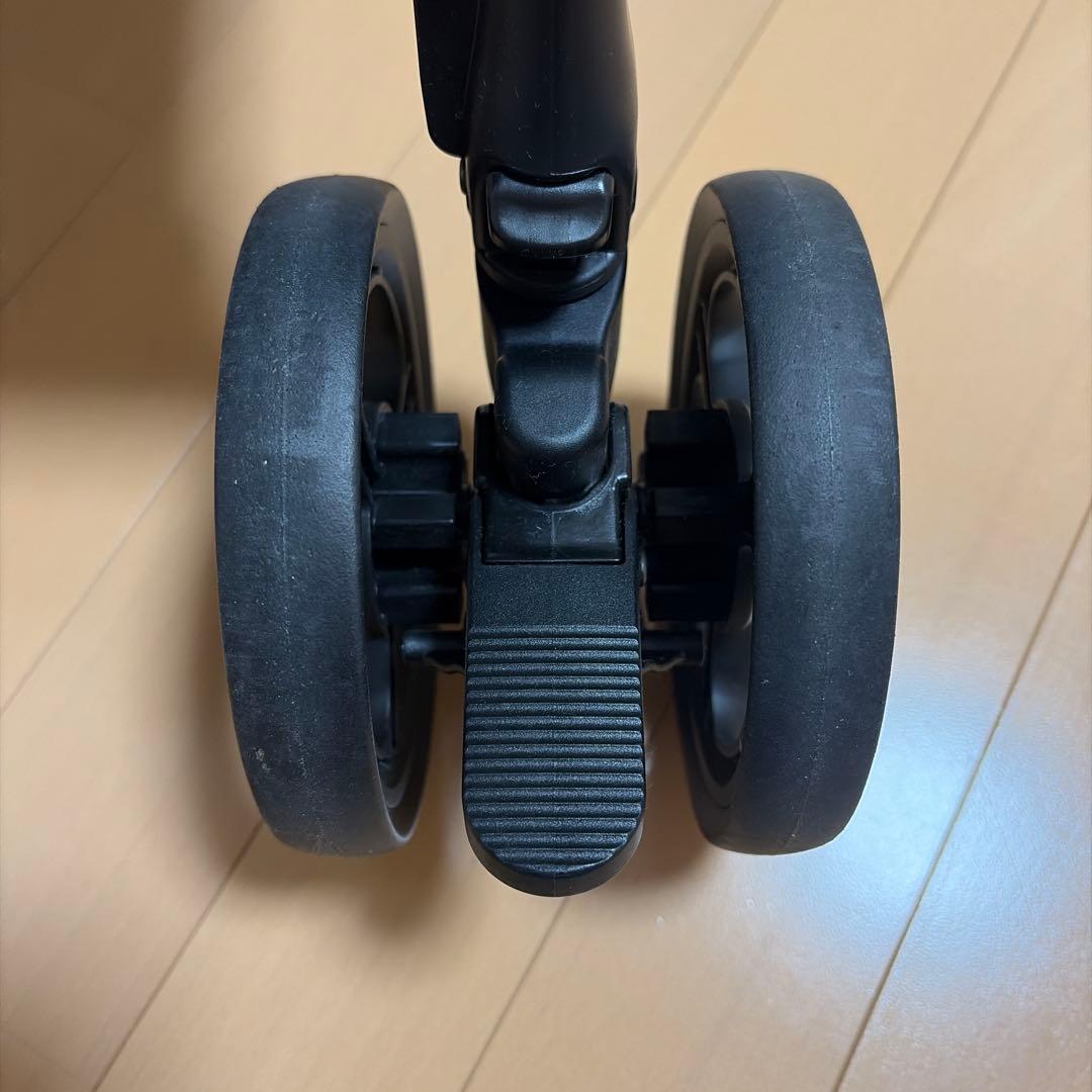 美品　2024年 ラクーナクッションフリープラスAC グレージュ 2197390