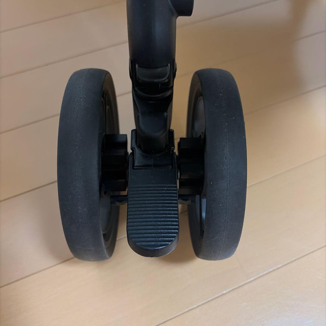 美品　2024年 ラクーナクッションフリープラスAC グレージュ 2197390