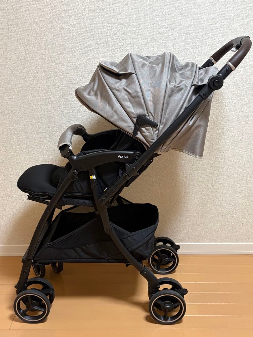 美品　2024年 ラクーナクッションフリープラスAC グレージュ 2197390