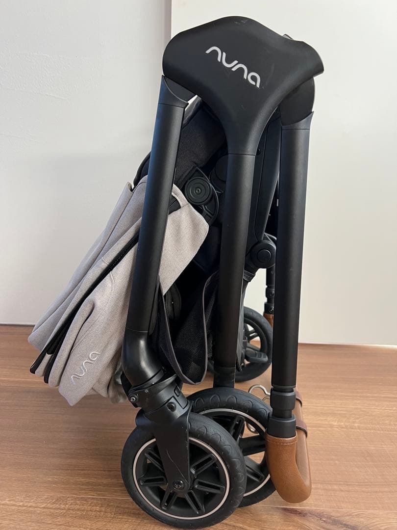 nuna ベビーカー triv