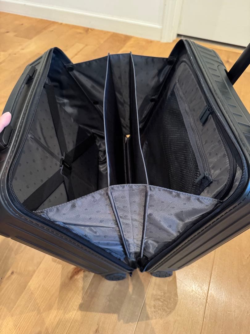 RIMOWA 正規品　ブラック キャリーケース