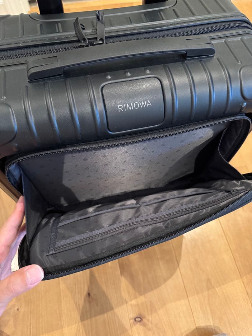 RIMOWA 正規品　ブラック キャリーケース