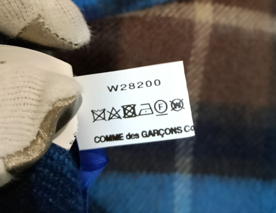 『コムデギャルソンシャツ』×『ロキャロン』コラボ 大判ウールストールポンチョ