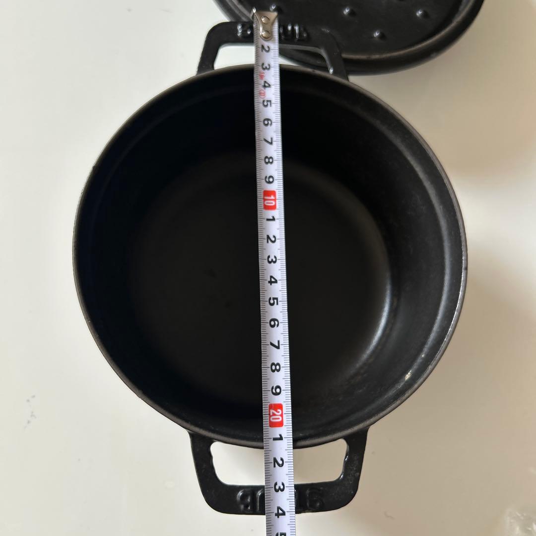 LA COCOTTE ◆ストウブ鍋　STAUB 丸型鋳鉄鍋 18cmブラック