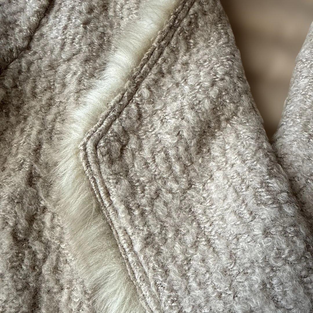 ダーマコレクシン　背中ダウンジャケット？カーディガン　ベージュカラー