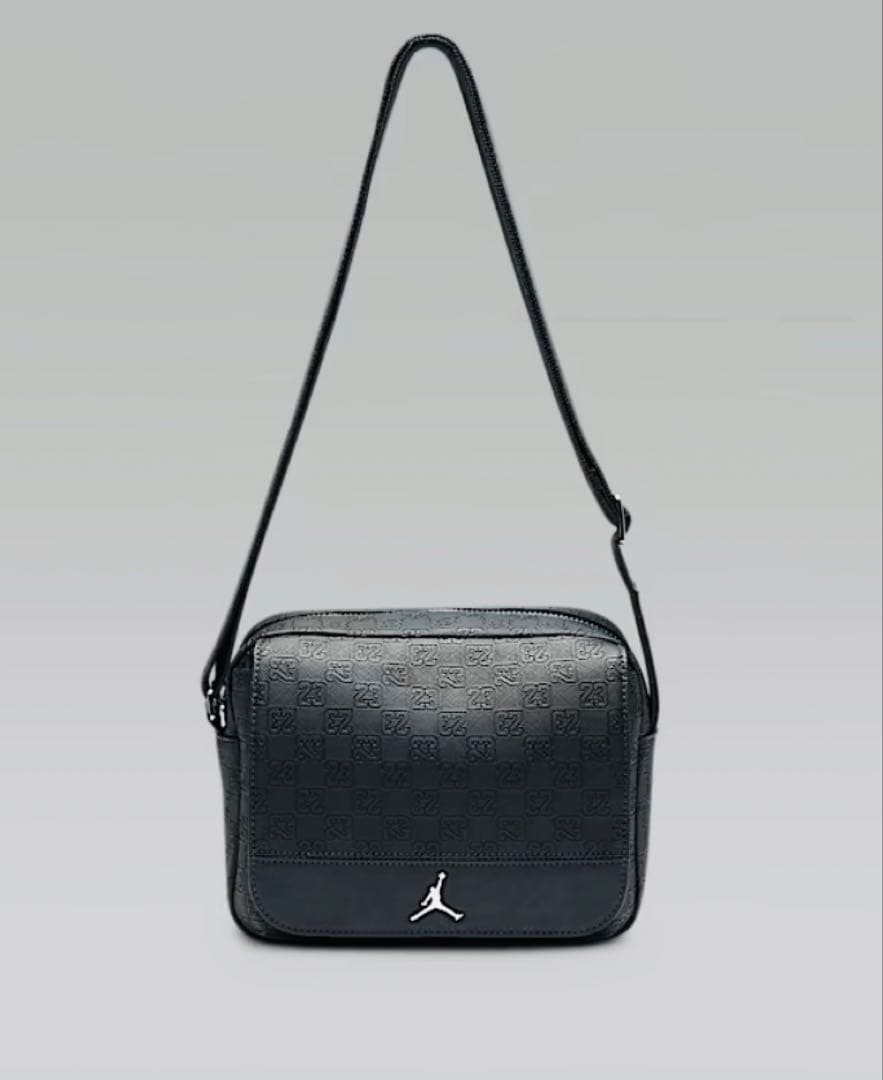 てーくん。　NIKE ジョーダン モノグラム メッセンジャーバッグ