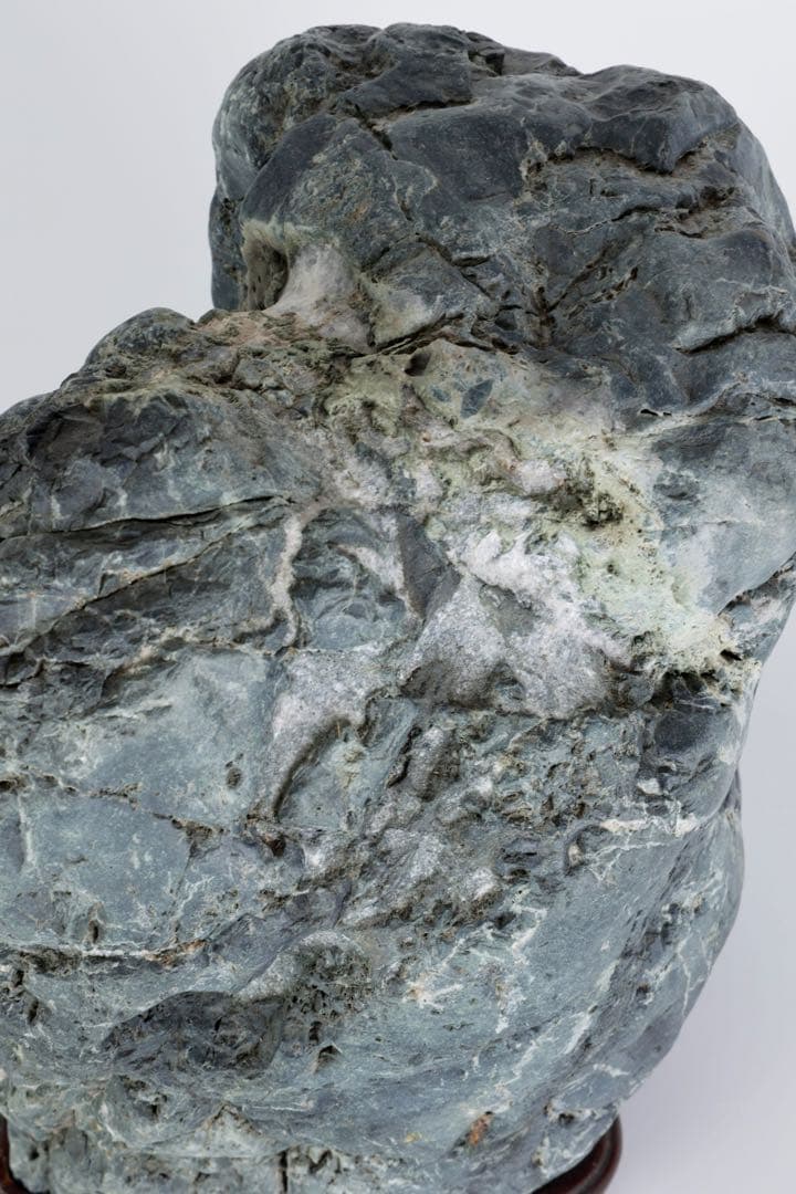 滝石 水石 添景 在銘台座付 12.5kg 盆石 鑑賞石 天然石 遠山石 飾石