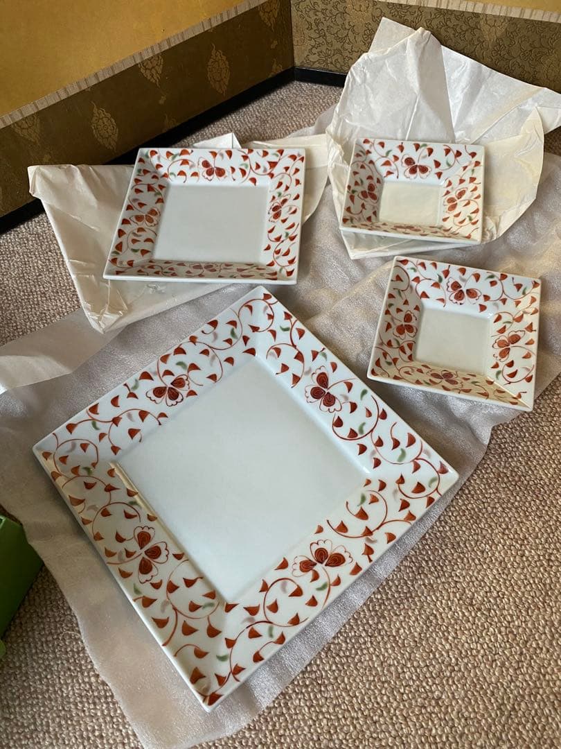 九谷焼　色絵遊窯　素敵な角皿　4枚