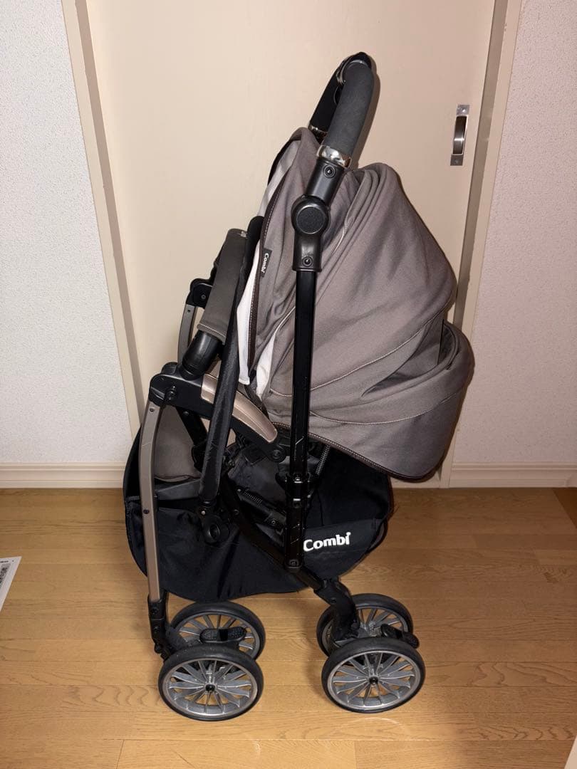 コンビ ベビーカー アンブレッタ 4キャス エッグクッション　おもちゃ付き
