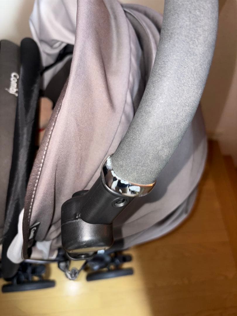 コンビ ベビーカー アンブレッタ 4キャス エッグクッション　おもちゃ付き