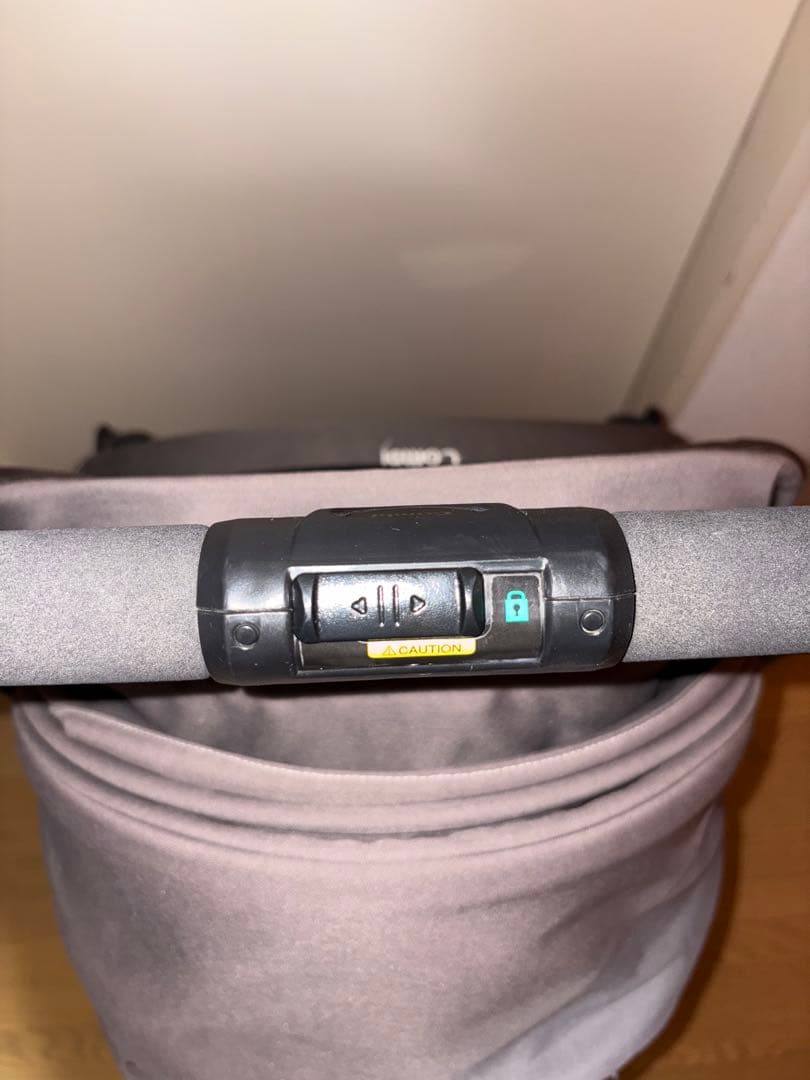 コンビ ベビーカー アンブレッタ 4キャス エッグクッション　おもちゃ付き