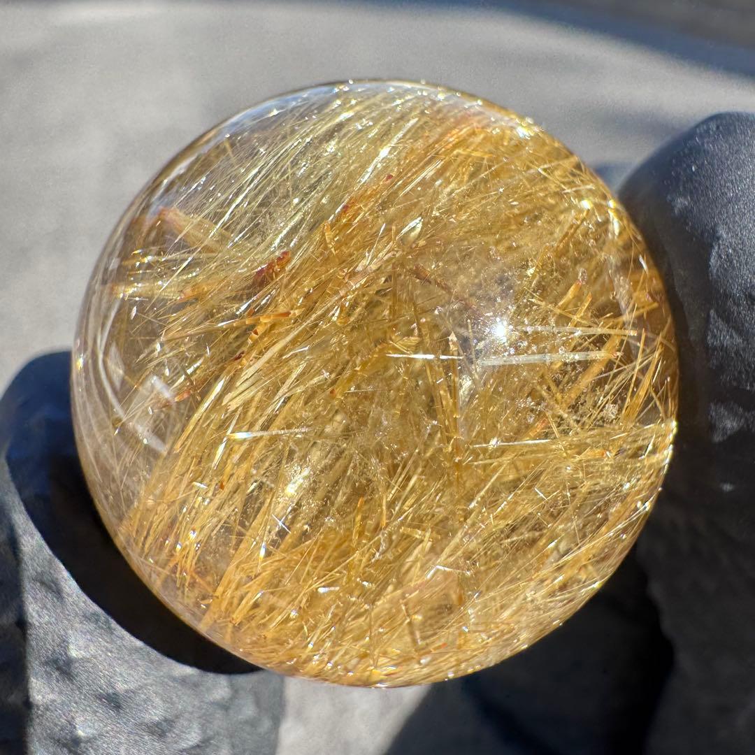M-41高品質タイチンルチル丸玉　針密集 ゴールドルチルスフィア　天然石30mm