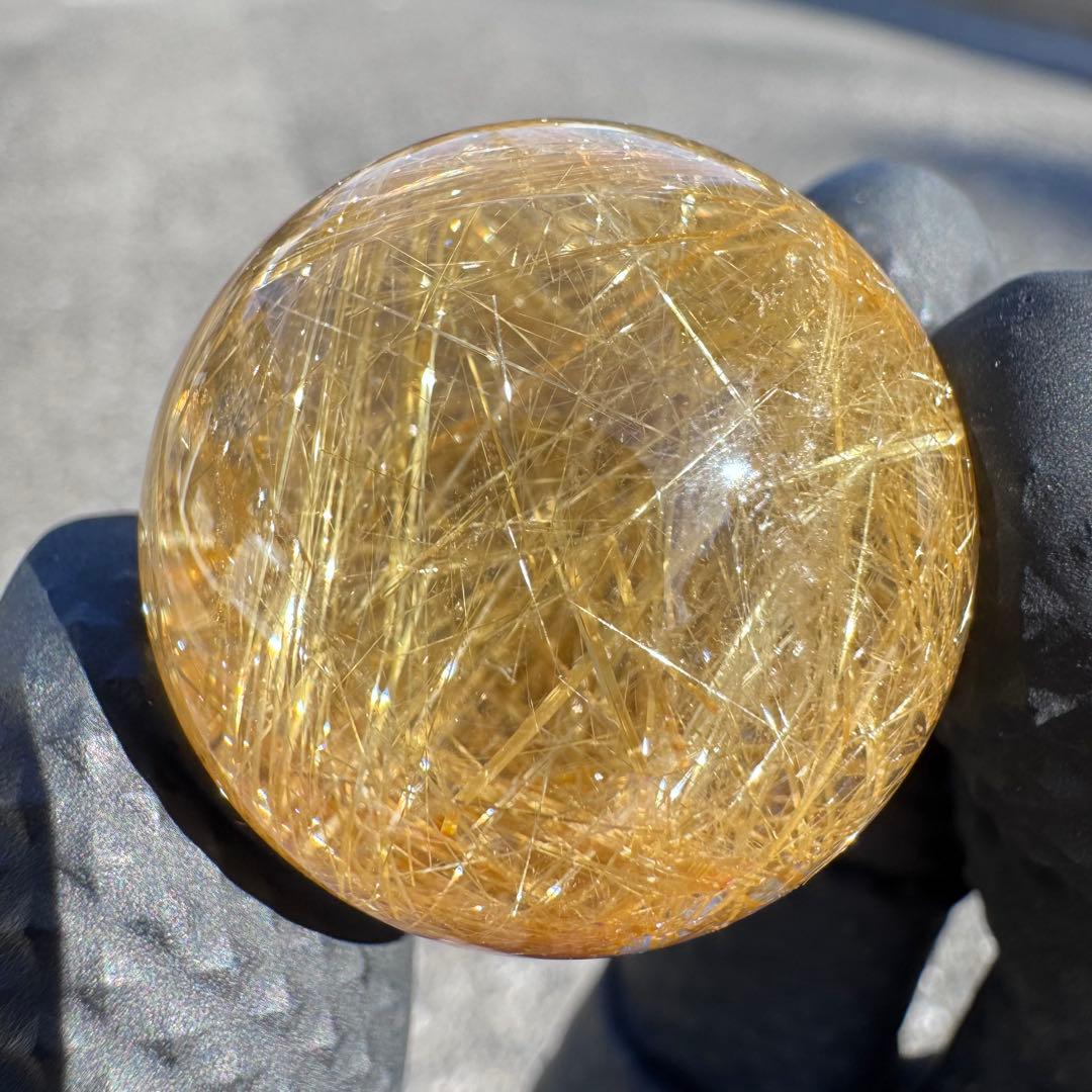 M-41高品質タイチンルチル丸玉　針密集 ゴールドルチルスフィア　天然石30mm