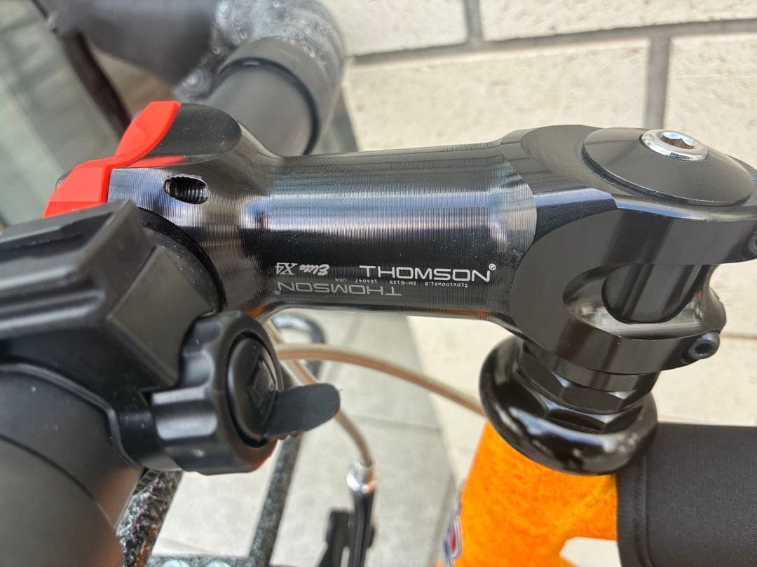 2025年モデルFUJI フェザーマッドオレンジ　カスタムピストバイク560mm