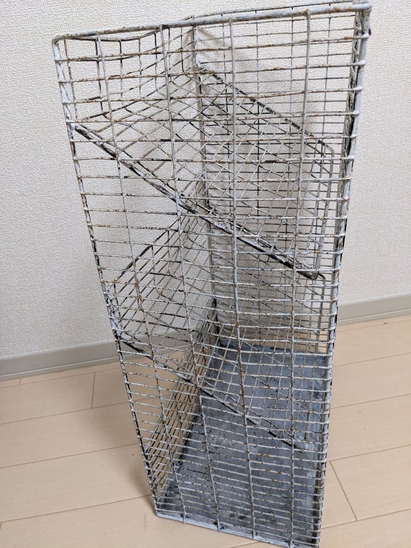シャビー　昭和レトロ　金属製ワイヤーラック　使い方はあなた次第