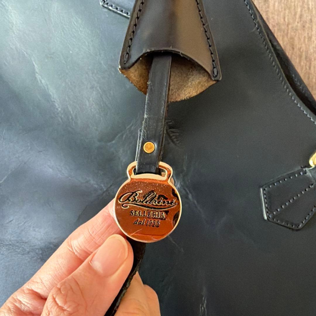 BEAMS 黒いレザートートバッグ