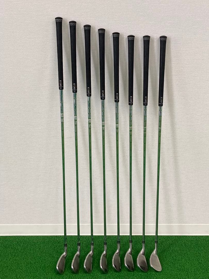 ゼクシオクロスアイアン　8本セット　スチールR