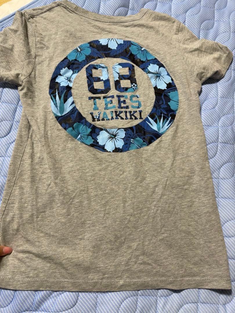 あ*ら様 ハワイロゴのTシャツ