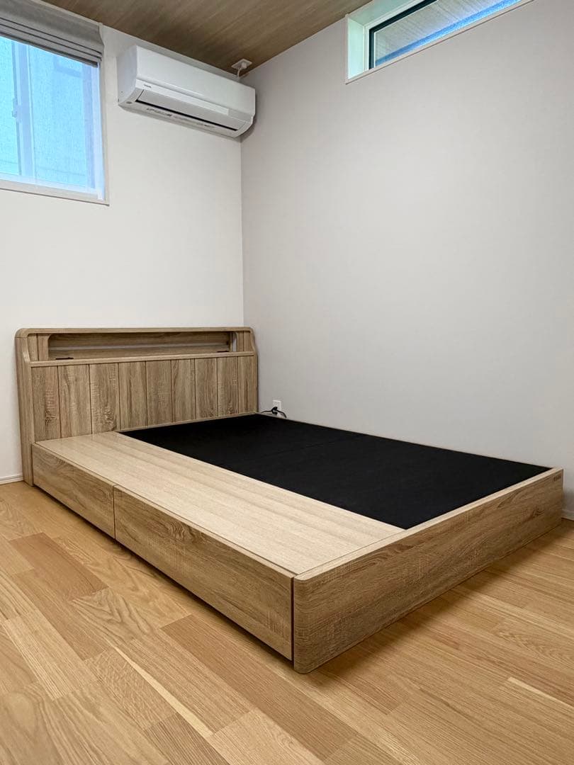 【引き取り限定】木製ダブルベッドフレーム 棚付きベッドフレーム　ニトリ