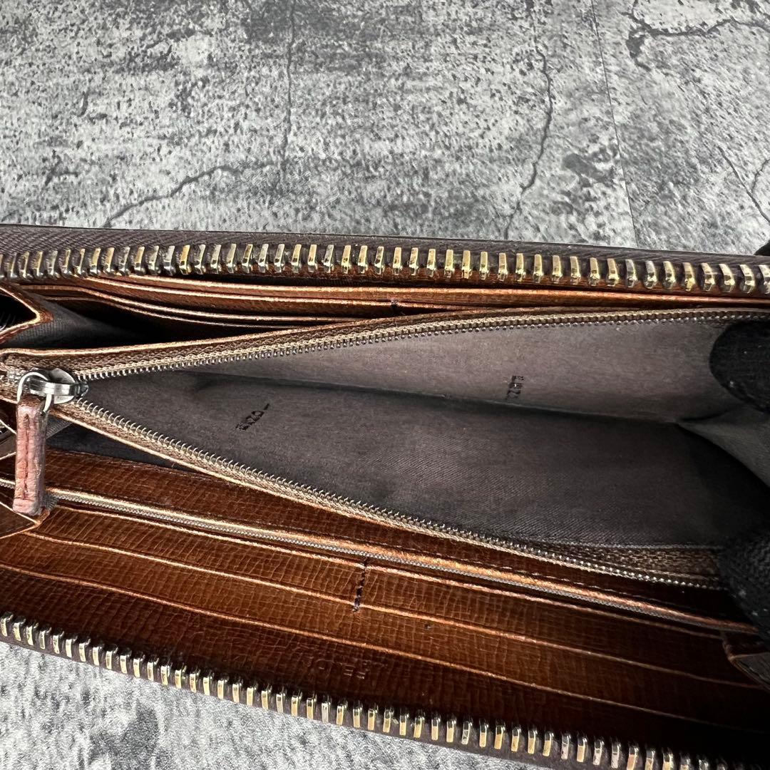 FENDI ズッカ柄 ラウンドファスナー 長財布