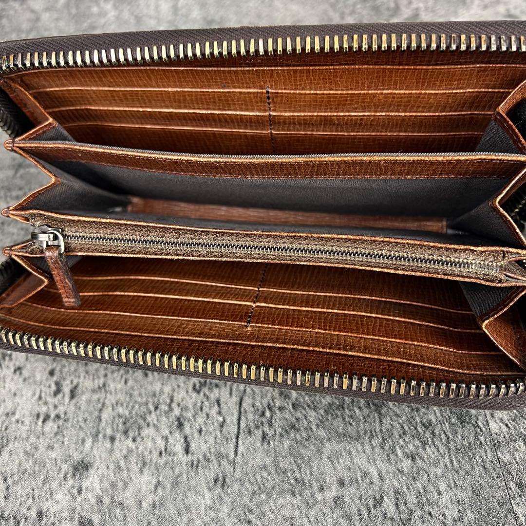 FENDI ズッカ柄 ラウンドファスナー 長財布