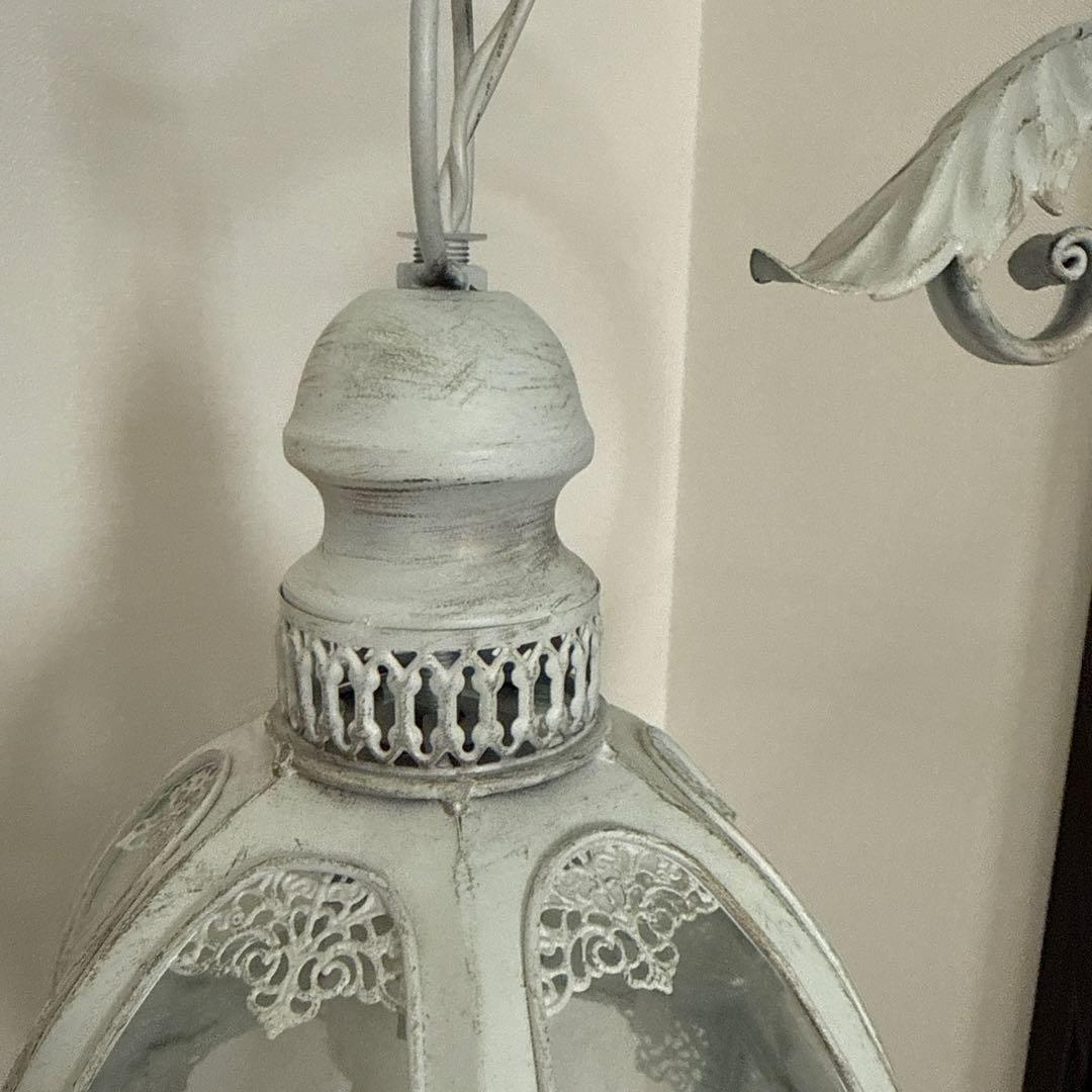 ホワイト・アンティーク基調 アイアンランプ｜読書灯・ナイトランプにおすすめ