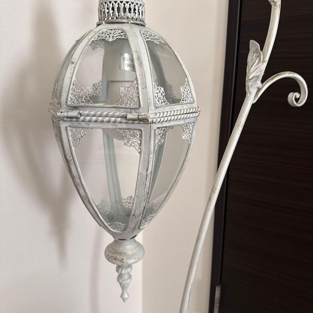 ホワイト・アンティーク基調 アイアンランプ｜読書灯・ナイトランプにおすすめ