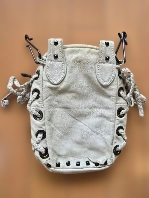 Yasuyuki Ishii ホワイトボディバッグ