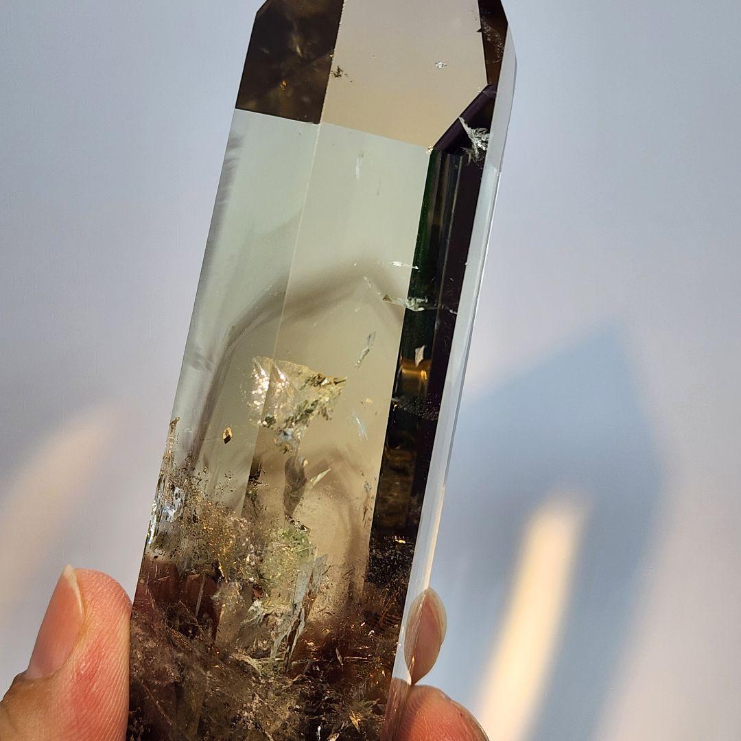 透明度抜群！スモーキーシトリン ファントム入り 専用台座とスポットライトセットで