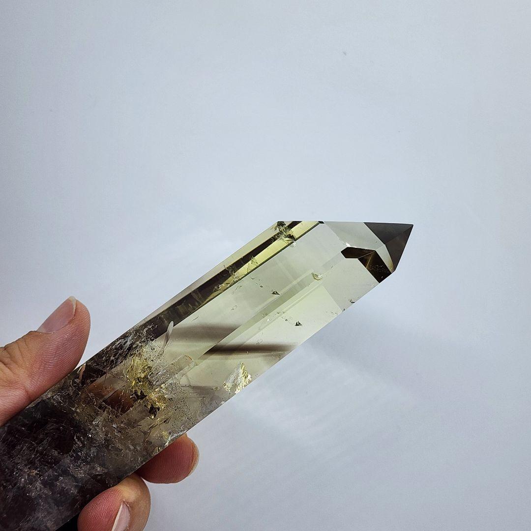 透明度抜群！スモーキーシトリン ファントム入り 専用台座とスポットライトセットで