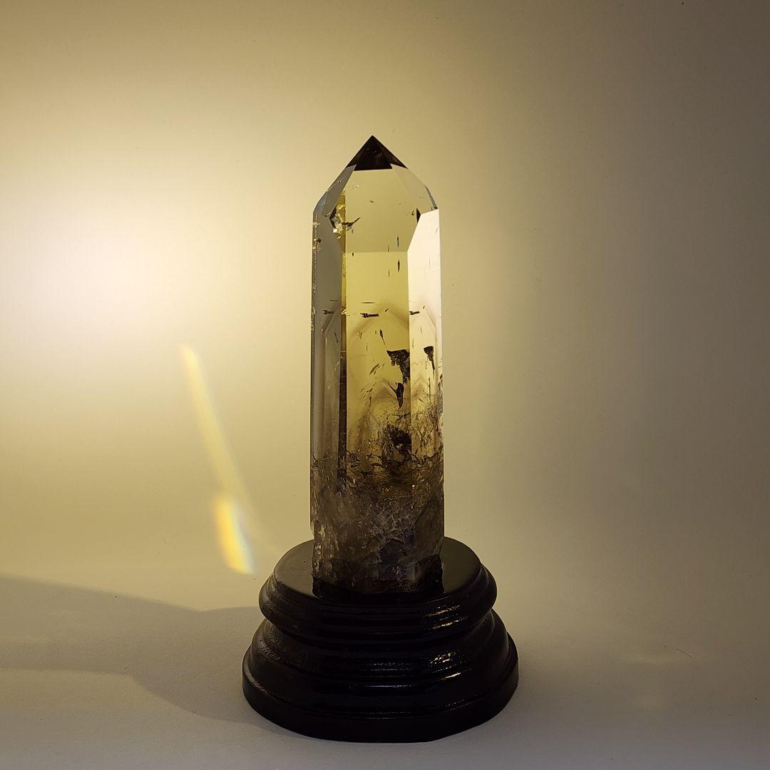 透明度抜群！スモーキーシトリン ファントム入り 専用台座とスポットライトセットで