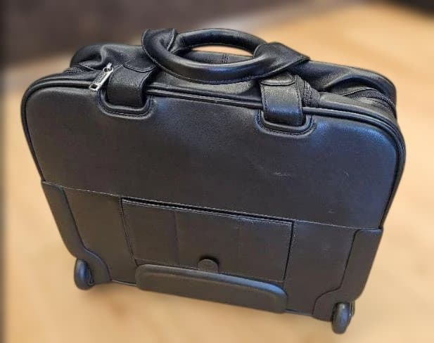 希少質感最高TUMIの良質の本革　TUMI ブラックレザー キャリーケース