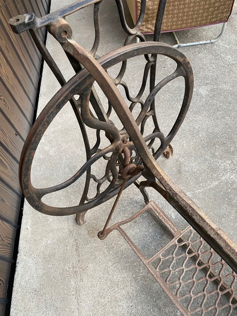 アンティークミシン　脚テーブル　SINGER 足踏みミシン　網目　鉄脚　レア