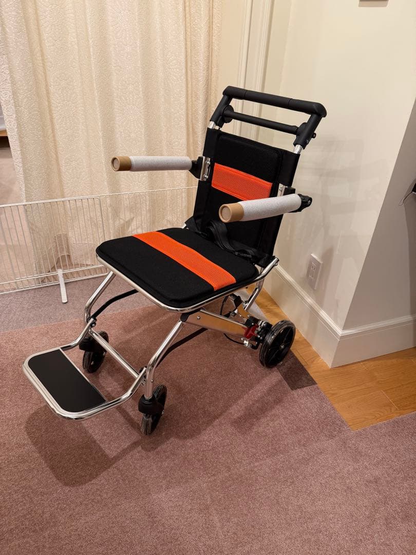RAKU 折りたたみ　持ち運び易い　介助用車椅子