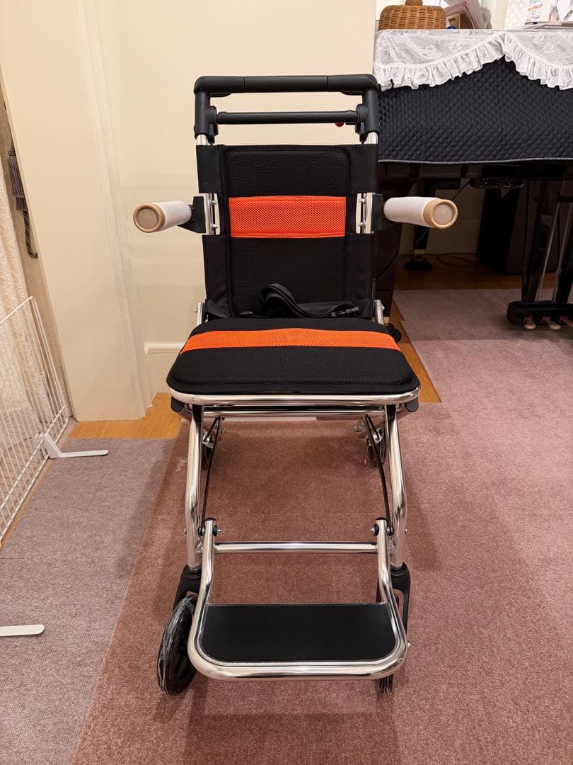 RAKU 折りたたみ　持ち運び易い　介助用車椅子